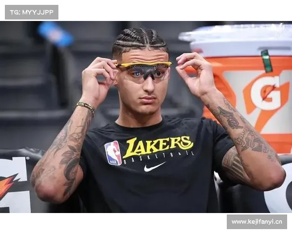 NBA球星戴护目镜都啥样?隆多酷似黑客帝国,库里戴护目镜太搞笑 NBA球星戴护目镜都啥样?隆多酷似黑客帝国,库里戴护目镜太搞笑