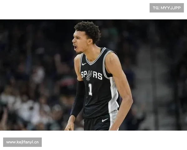 两代人的联手！保罗2005年完成NBA首秀 文班亚马当时不满2岁